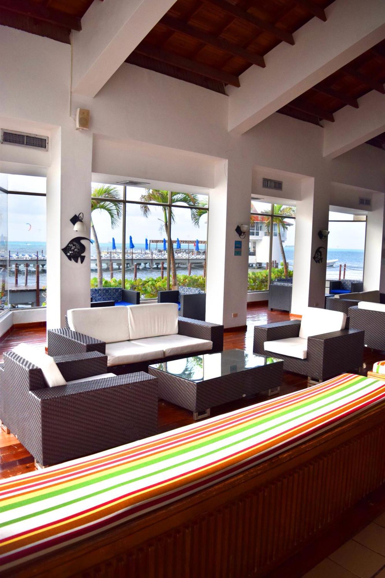 Decameron Aquarium